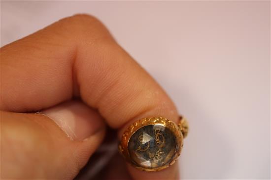 A late 17th century gold and Stuart crystal memento mori ring, size J.